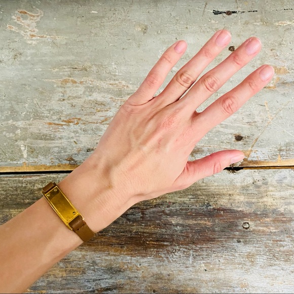 ♥️ Michael Kors ♥️ Gold & Tan Logo Bracelet - Picture 2 of 9